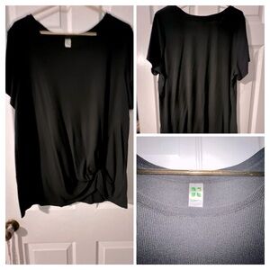 Women’s Short Sleeve Vneck Top with front knot detail Black Size XXL